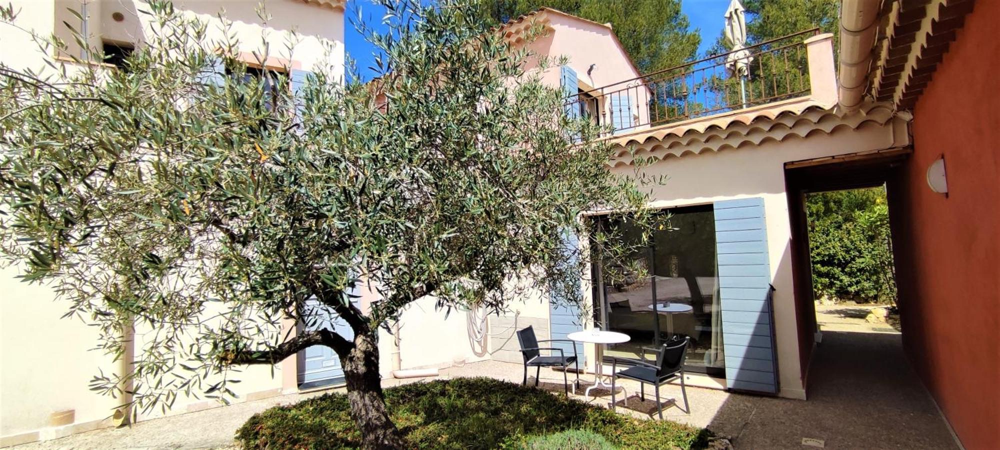 O Patio Du Mas Bed and Breakfast Callas Εξωτερικό φωτογραφία
